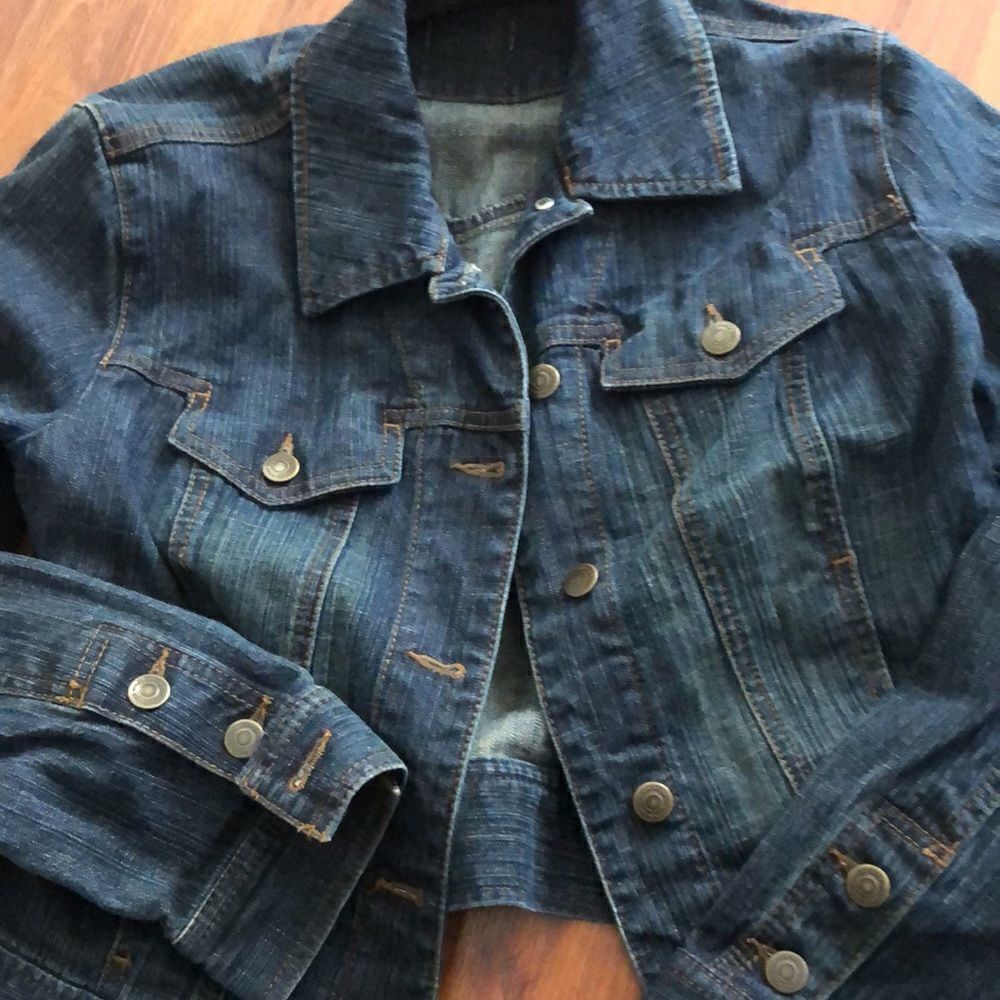 Anne Taylor Loft Cropped denim jacket. Size S